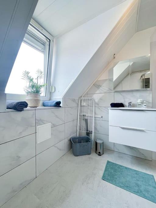 Kuchyňa alebo kuchynka v ubytovaní 2e étage appartement entier 3 pièces idéal 2 personnes, 2 chambres communiquantes en enfilade, WIFI, espace travail parking gratuit