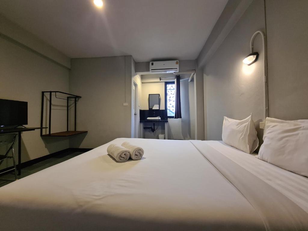 The 8 Factory Hotel Phitsanulok - Budget Double Room With Private Bathroom