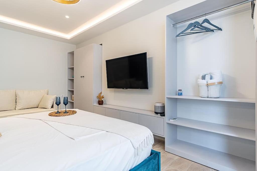 New* Chic Apartment- Heart of the Center of Himara - Image 5