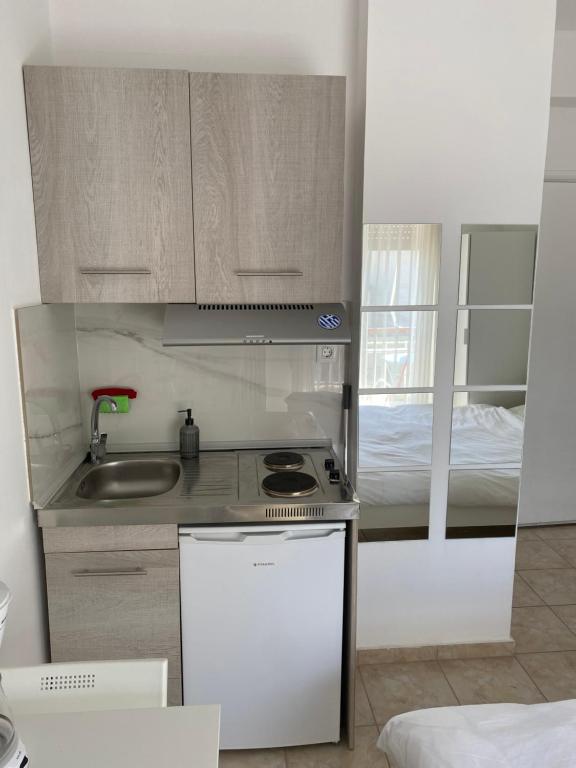 A kitchen or kitchenette at maren apartment