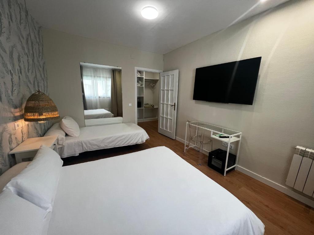 Hotel Plaza Mayor - Comfort Triple Room