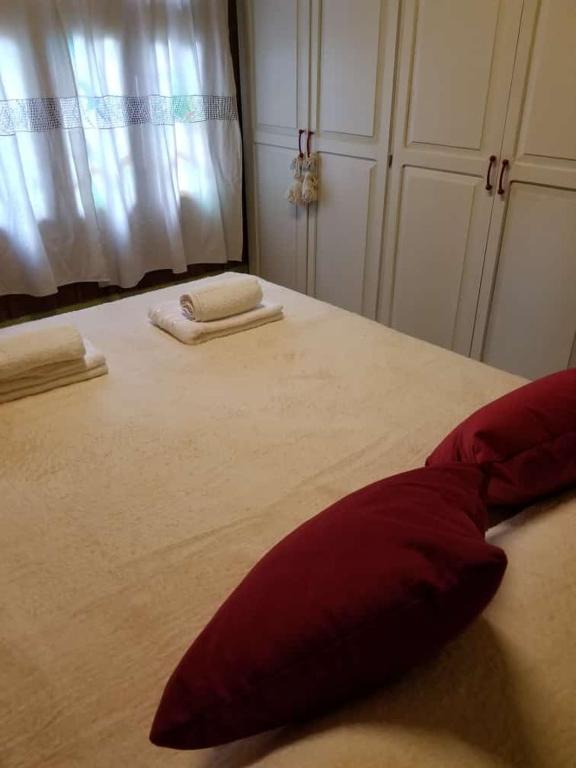 La casita del bosque, en el río.