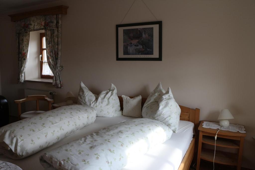 Postel nebo postele na pokoji v ubytování Haus Schönegger
