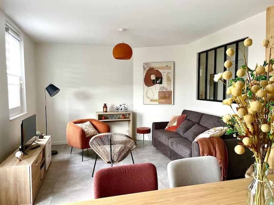 a living room with a couch and a table at Caporizon-La Marote-Gite calme tout neuf in Lanobre