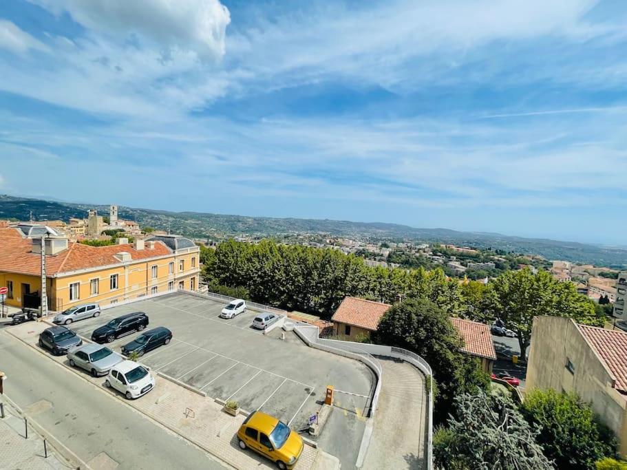 Zdjęcie z galerii obiektu Grasse Centre-moderne-calme-vue mer-parking w mieście Grasse