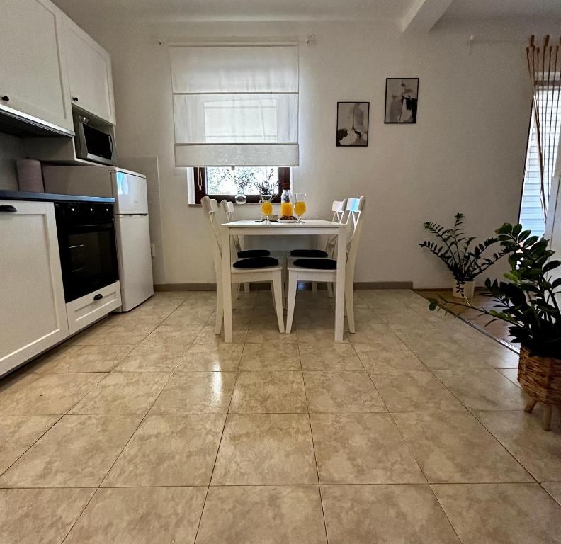 Una cocina o cocineta en Elentoni
