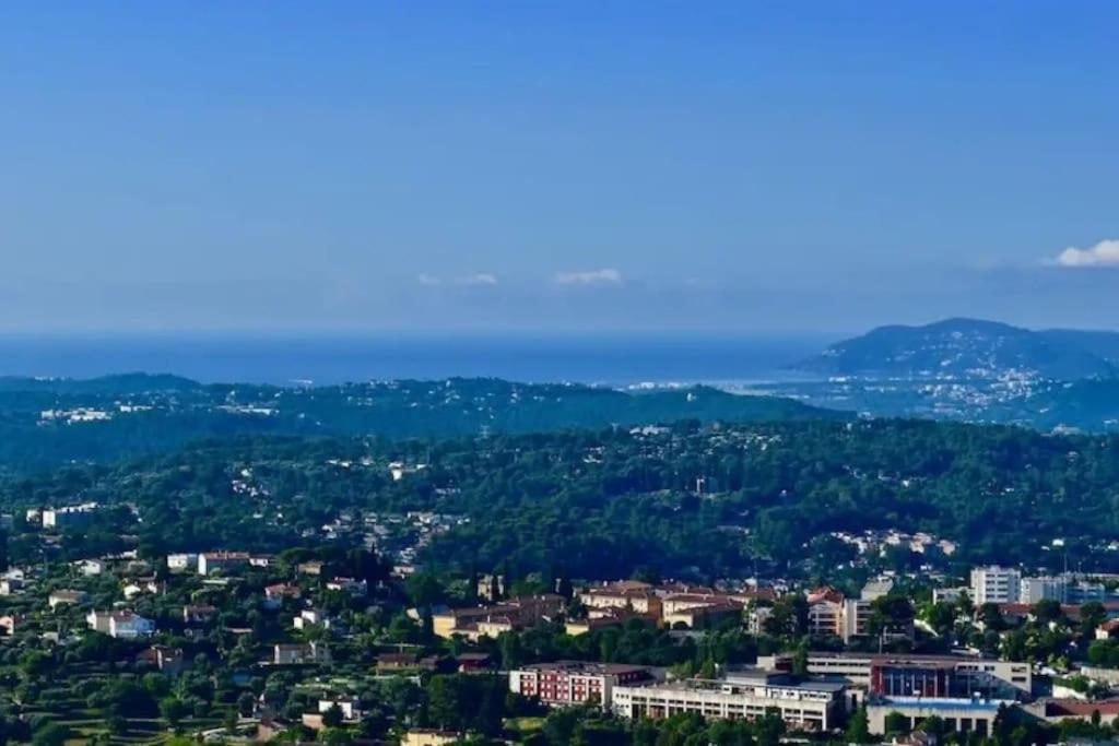 Zdjęcie z galerii obiektu Grasse Centre-moderne-calme-vue mer-parking w mieście Grasse