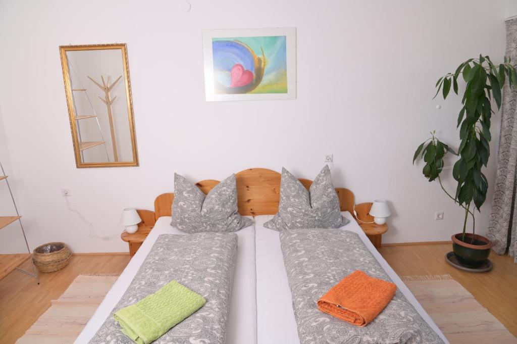 Bio-Gästehaus Rhöndistel - Chambre Double Avec Vue Sur Montagne Et Balcon