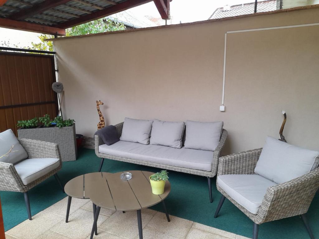 Posezení v ubytování Edina Apartman