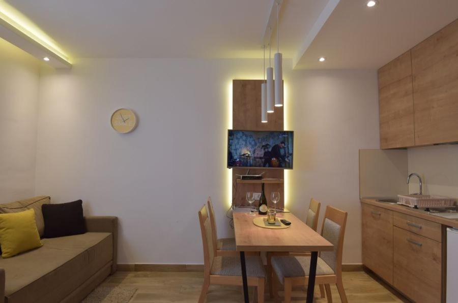 Kuchyň nebo kuchyňský kout v ubytování Konaci Kopaonik Lux Apartmani