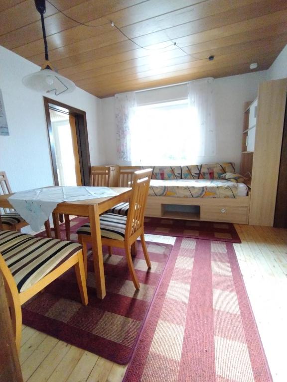 Monteurwohnung Christa im Gästehaus Westfalen im 1ten Obergeschoss - Two-Bedroom Apartment