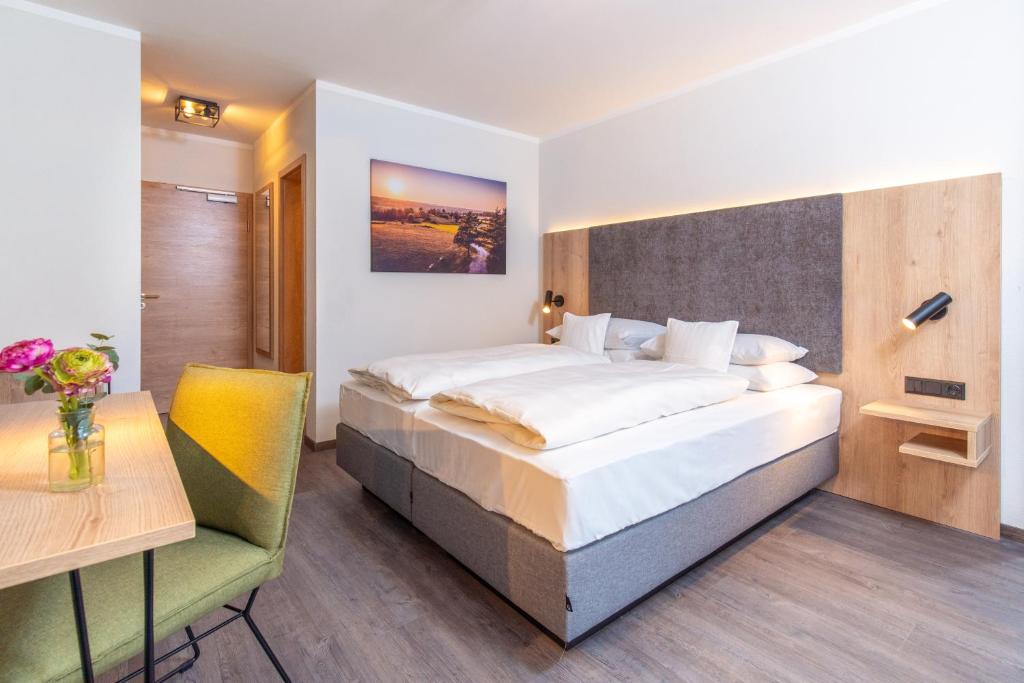 Postel nebo postele na pokoji v ubytování Hotel Schwan