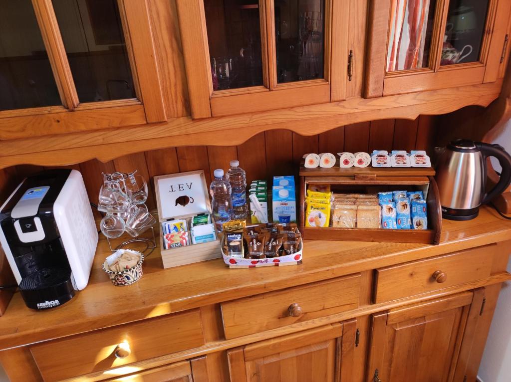 Utensilios para hacer té y café en L'Appartamentino