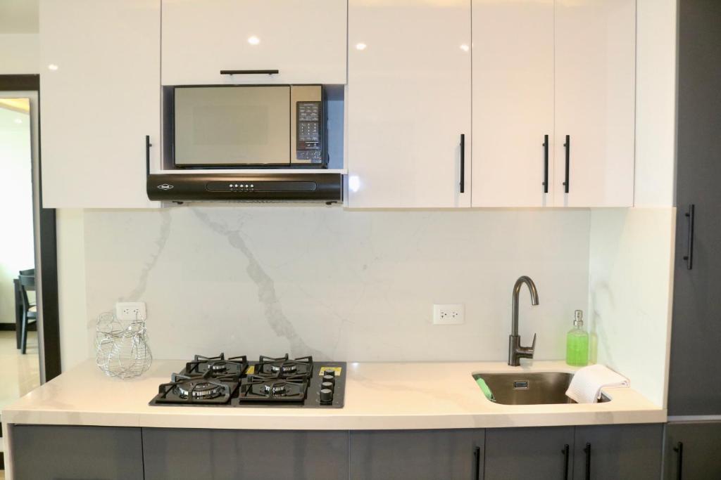 Kuchyň nebo kuchyňský kout v ubytování Atlantis Suites BAQ -Apartamento Moderno-2-BD