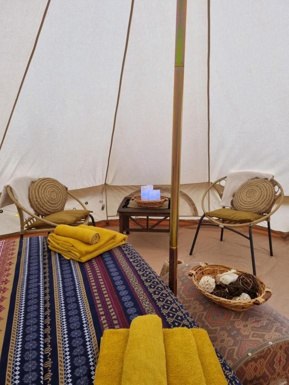 Posezení v ubytování The Tent
