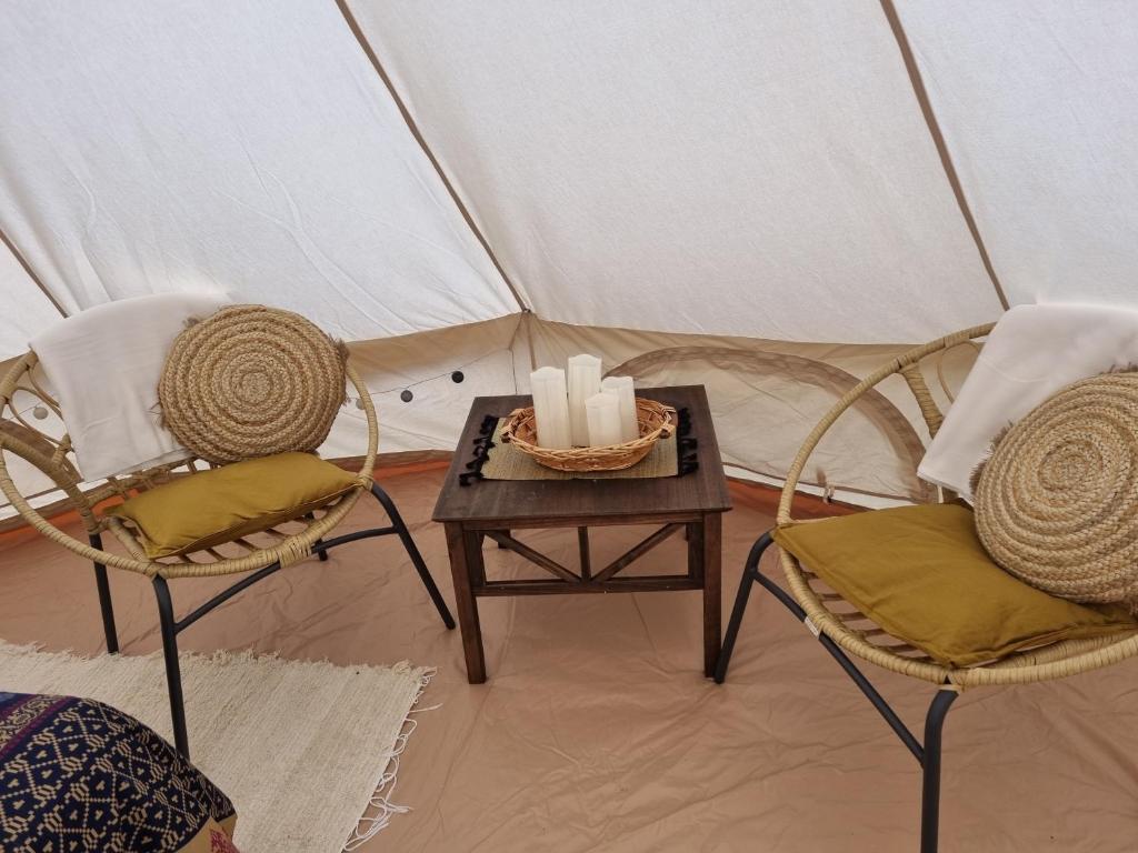 Posezení v ubytování The Tent