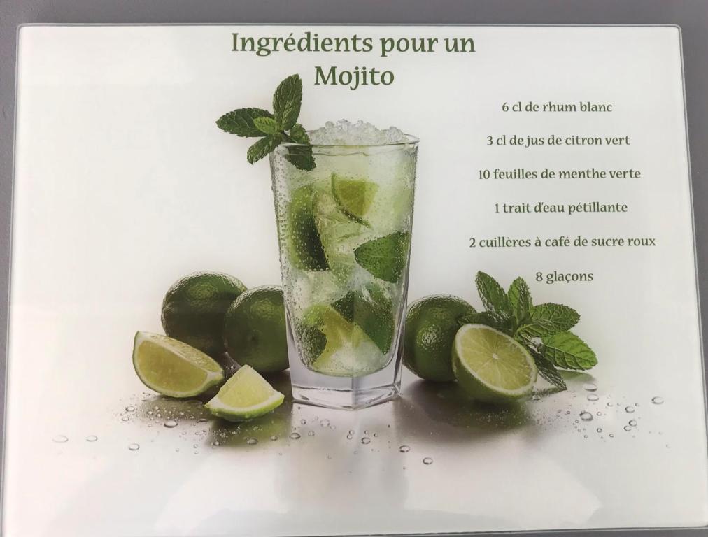 Photo de la galerie de l'établissement Studio Mojito vue mer,piscine avec cuve eau et accès plage et piscine ANSE DES ROCHERS, à Saint-François