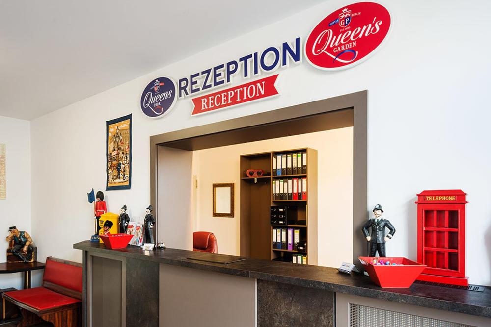Certifikát, hodnocení, plakát nebo jiný dokument vystavený v ubytování Queens Park Hotel