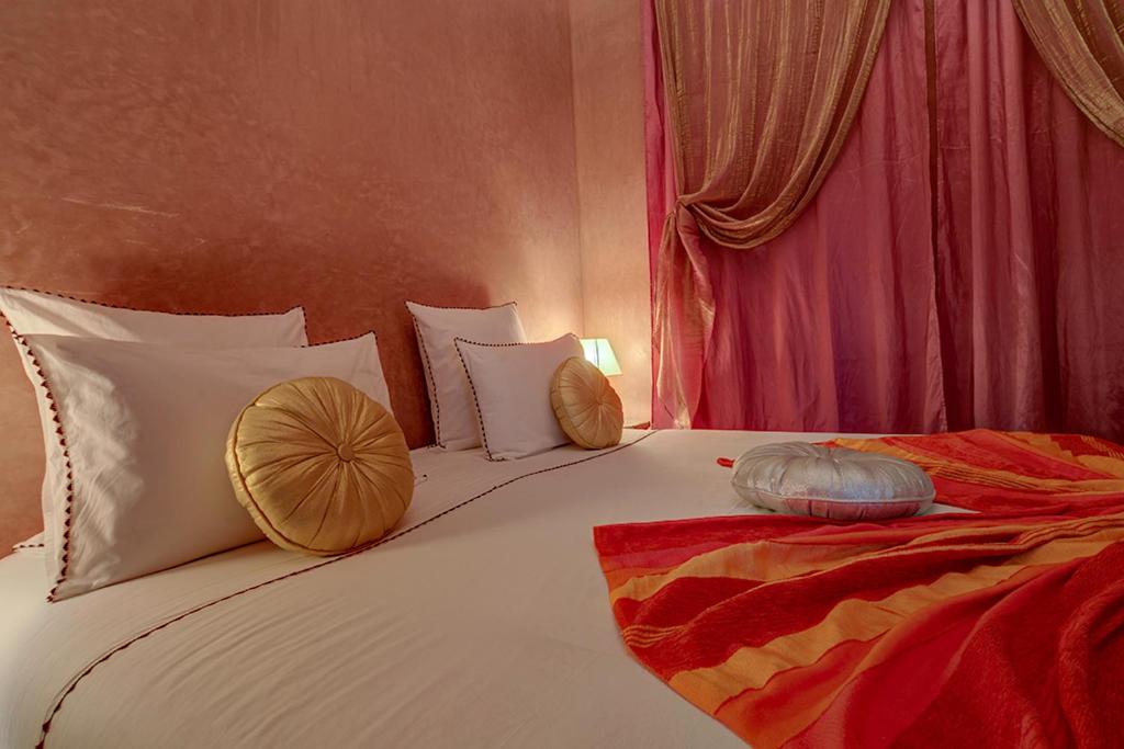 Postel nebo postele na pokoji v ubytování Samira Riads & Spas