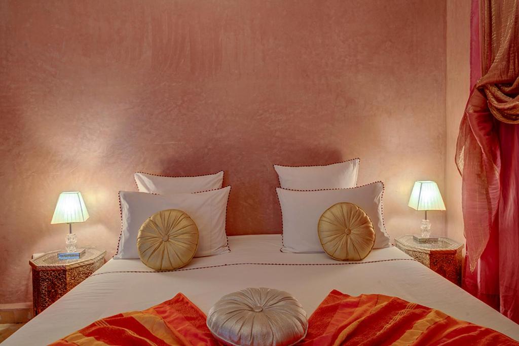 Postel nebo postele na pokoji v ubytování Riad Zehar & Spa Marrakech