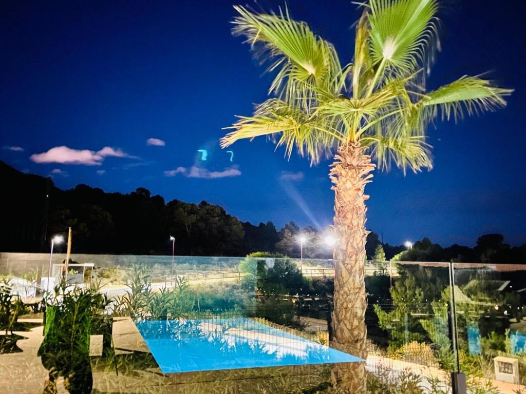 Bazén v ubytování Sea Hills semidetached Luxury Villa nebo v jeho okolí