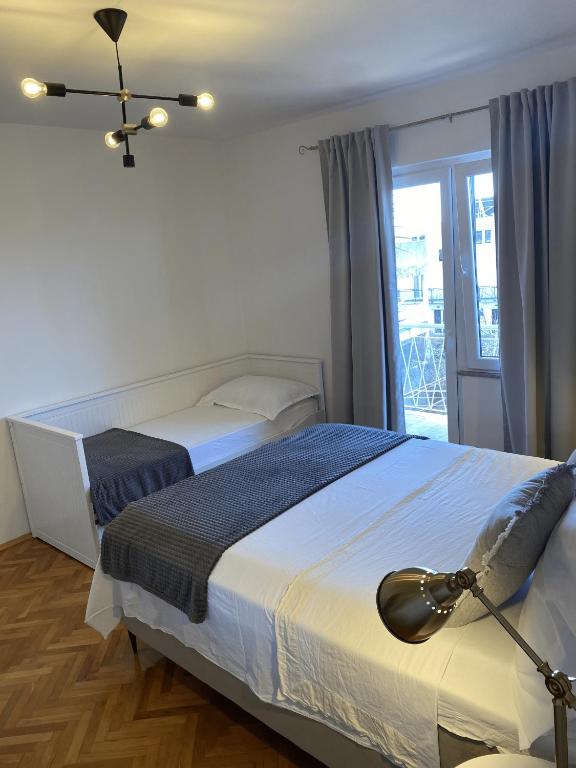 Posteľ alebo postele v izbe v ubytovaní Apartments Skako