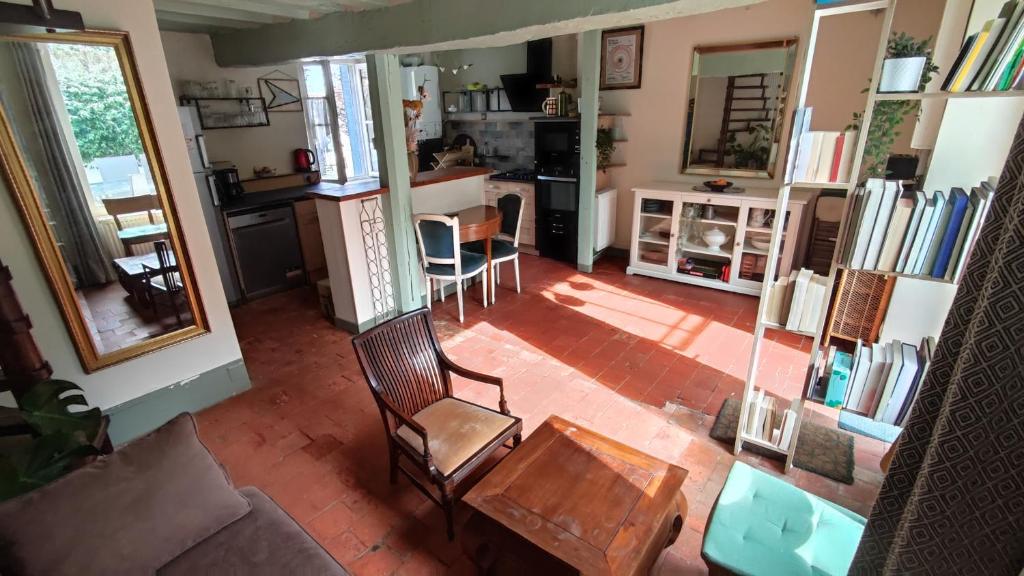 a living room with a couch and a table at La Chaumière de Chaumont in Chaumont-sur-Loire