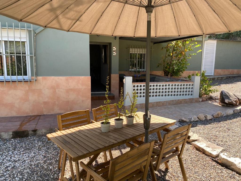 Patio nebo venkovní prostory v ubytování Detached holiday house, 2 bedrooms, private garden, pool