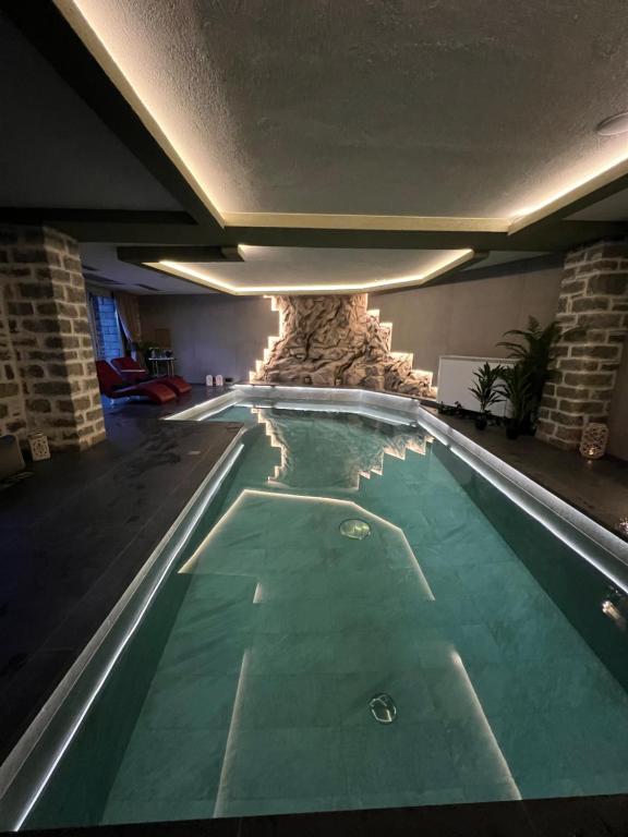 Bazén v ubytování Mikro Papigo 1700 Hotel & Spa nebo v jeho okolí