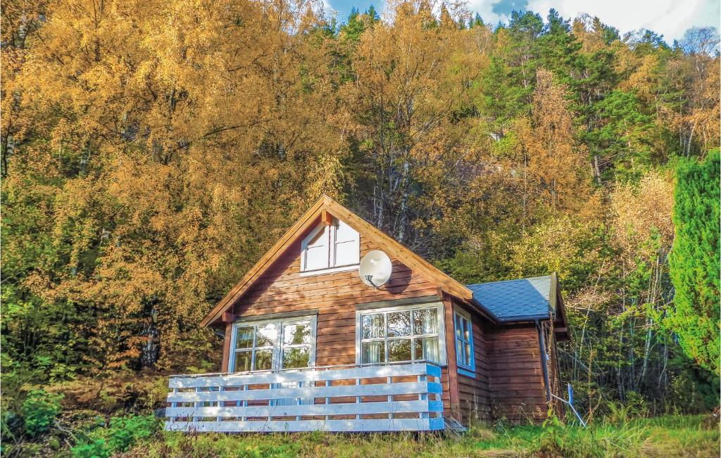 a small house in the middle of a forest at Amazing Home In Vallavik With House Sea View in Vangsbygd