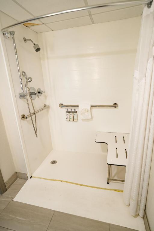 Holiday Inn Express Hotel & Suites Knoxville-North-I-75 Exit 112 by IHG photo