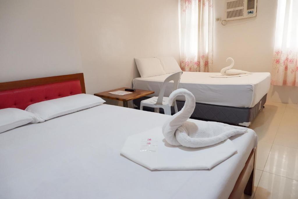 Postel nebo postele na pokoji v ubytování FB Budgetel Suites
