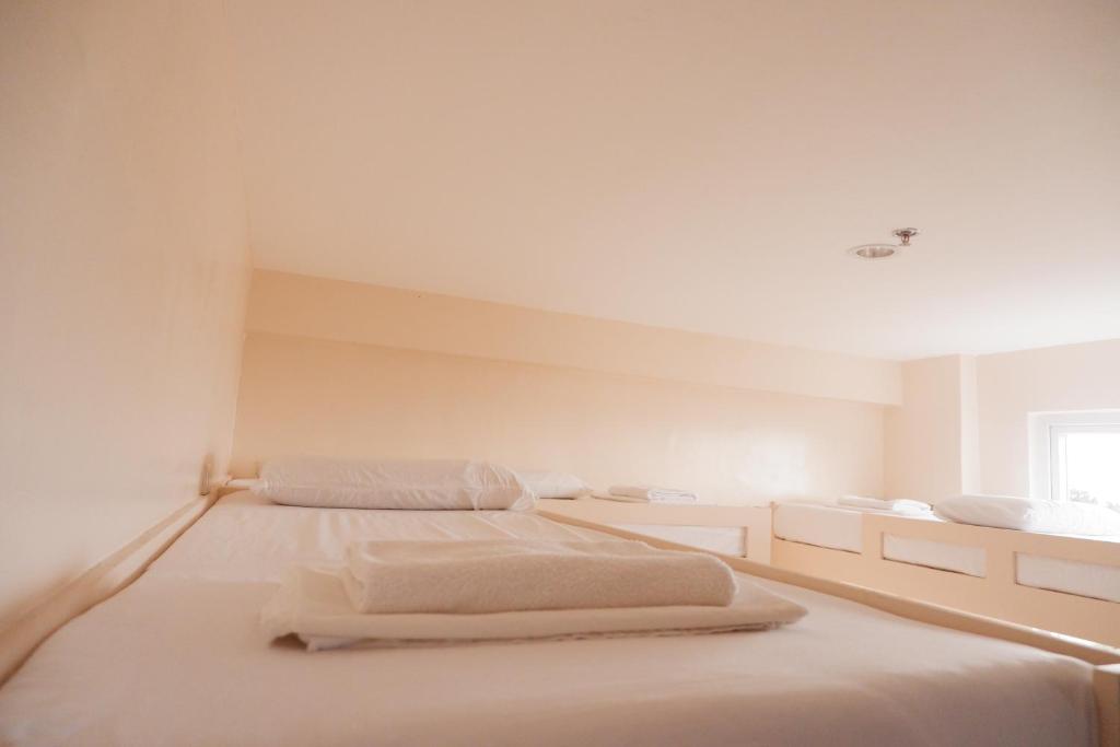 Postel nebo postele na pokoji v ubytování FB Budgetel Suites