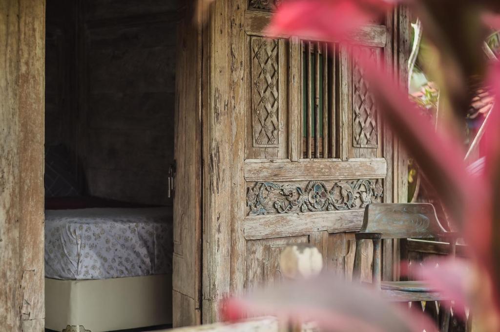 Postel nebo postele na pokoji v ubytování Villa Nextdoor Nature Yogyakarta