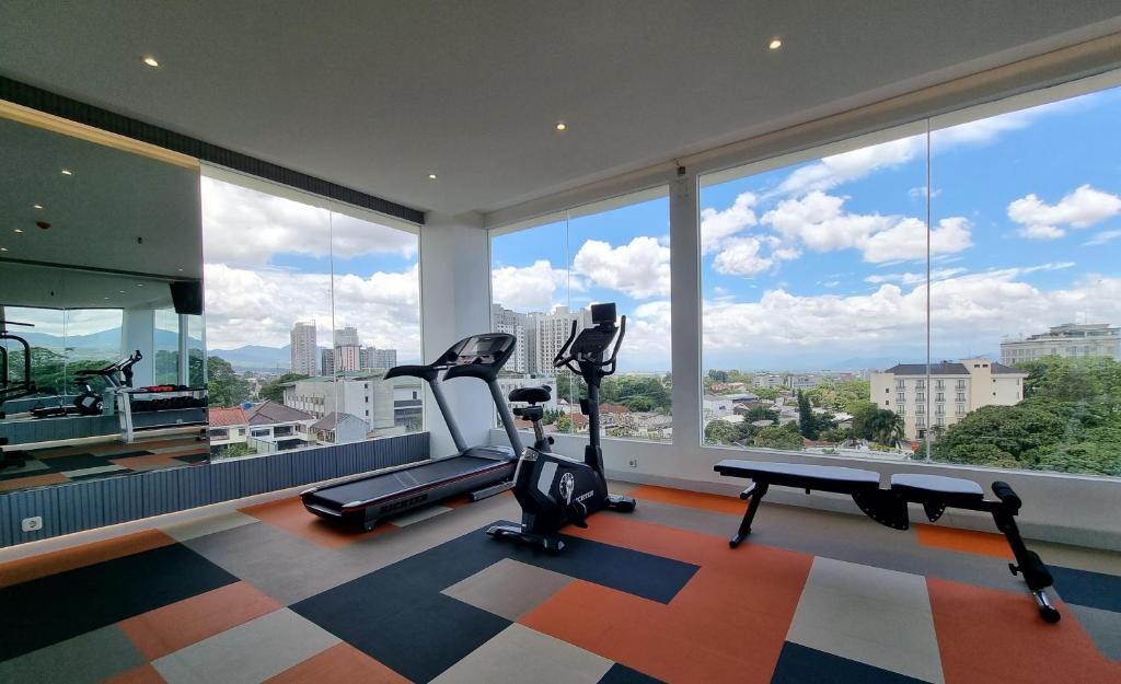 Fitness centrum a/nebo fitness zařízení v ubytování Hemangini Hotel Bandung