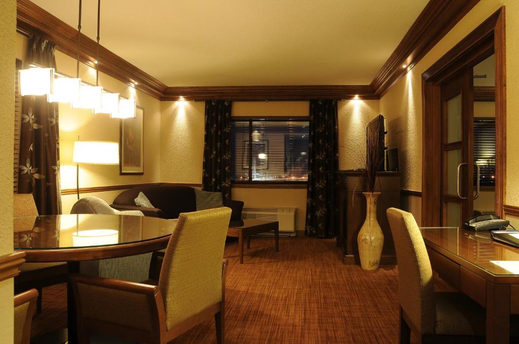 Posezení v ubytování Hotel Le Montagnais