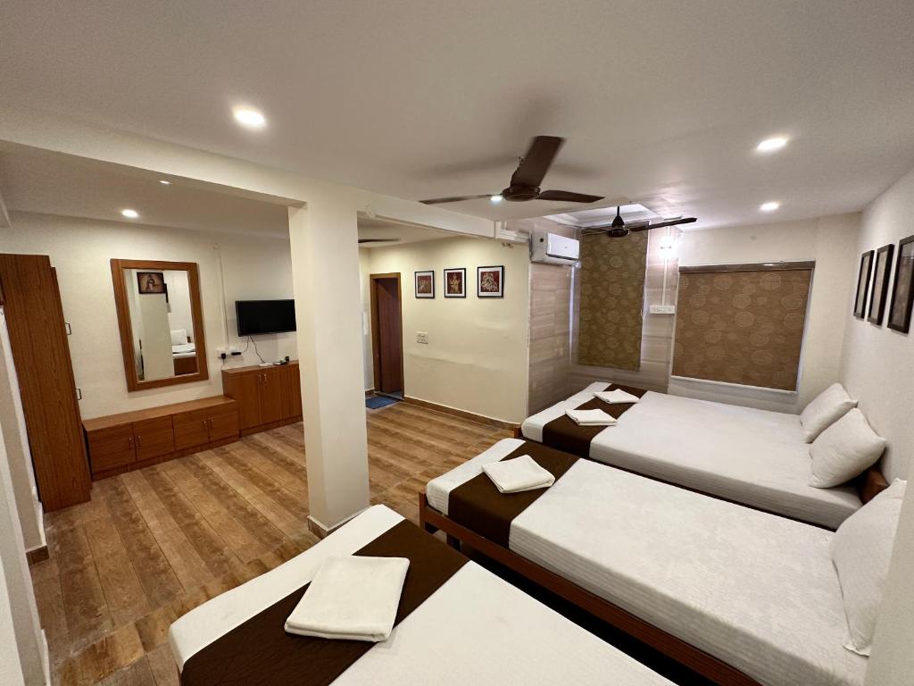 TV a/nebo společenská místnost v ubytování Hotel Ramakrishna