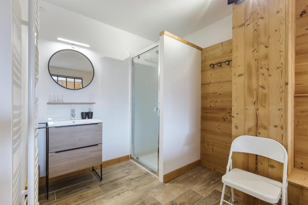 a bathroom with a sink and a mirror at Appartement Flégère et Golf - Happy Rentals in Chamonix