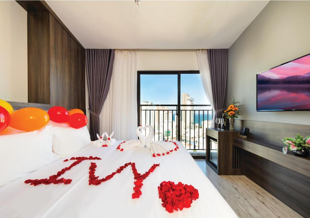 Giường trong phòng chung tại Ivy Hotel Nha Trang