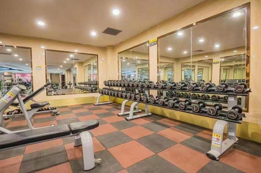 Fitness centrum a/nebo fitness zařízení v ubytování Beijing Yasmine Seasons Park Apartment Hotel