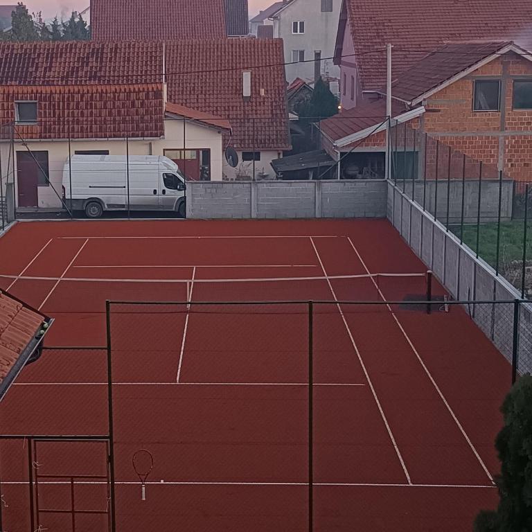 Tenis a/nebo squash v ubytování Apartman Mima nebo okolí