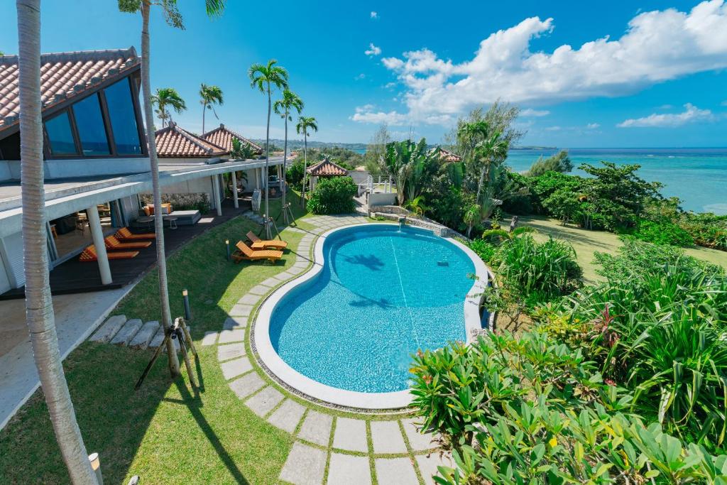 Bazén v ubytování GLAMDAY VILLA OKINAWA NAKAMURATEI nebo v jeho okolí