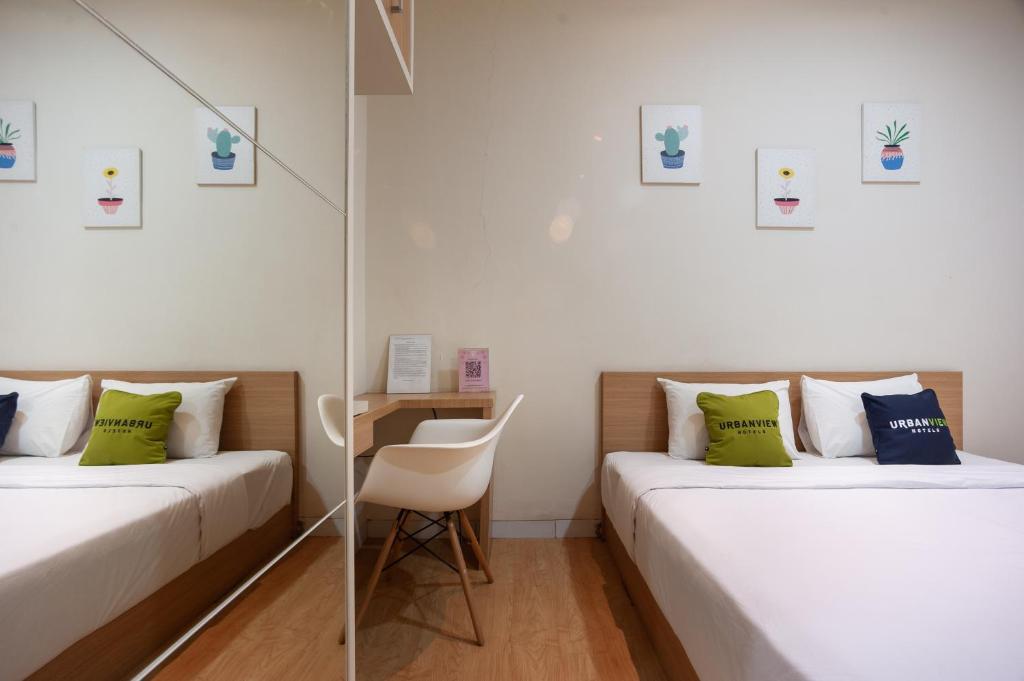 Postel nebo postele na pokoji v ubytování Urbanview Hotel Jagakarsa by RedDoorz