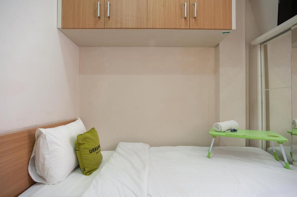 Postel nebo postele na pokoji v ubytování Urbanview Hotel Jagakarsa by RedDoorz