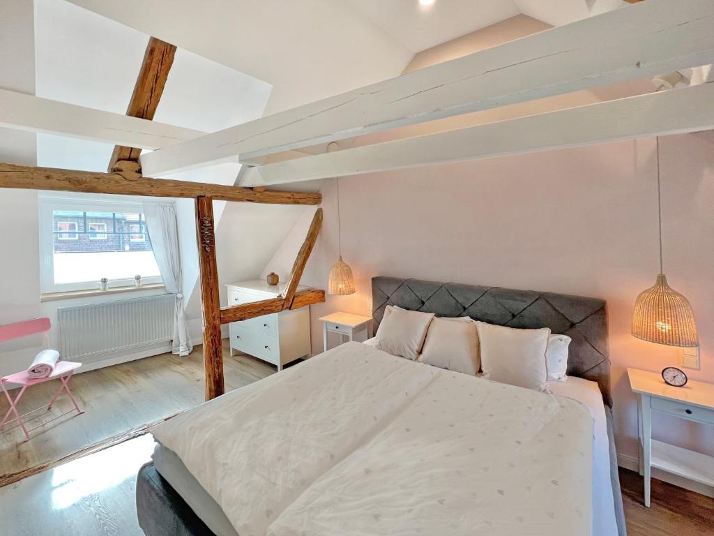 a bedroom with a large bed in a room at Kleinstadtidyll Plau am See in Plau am See