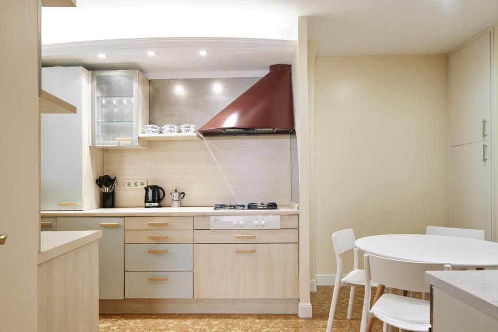 Kuchyň nebo kuchyňský kout v ubytování Zinema - Basque Stay