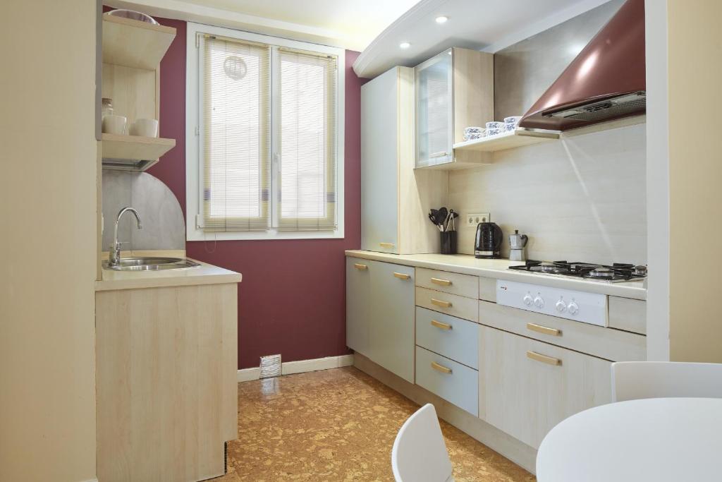 Kuchyň nebo kuchyňský kout v ubytování Zinema - Basque Stay