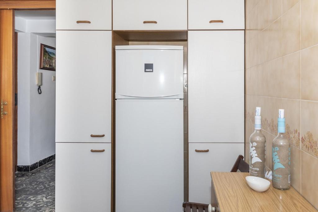 A kitchen or kitchenette at EL RACO- C, 8-16