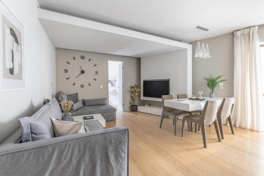 Posezení v ubytování Elegant 2BR Apartment in Kolonaki by UPSTREET