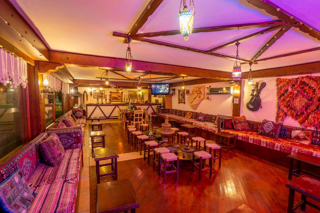 A restaurant or other place to eat at Armas Kaplan Paradise